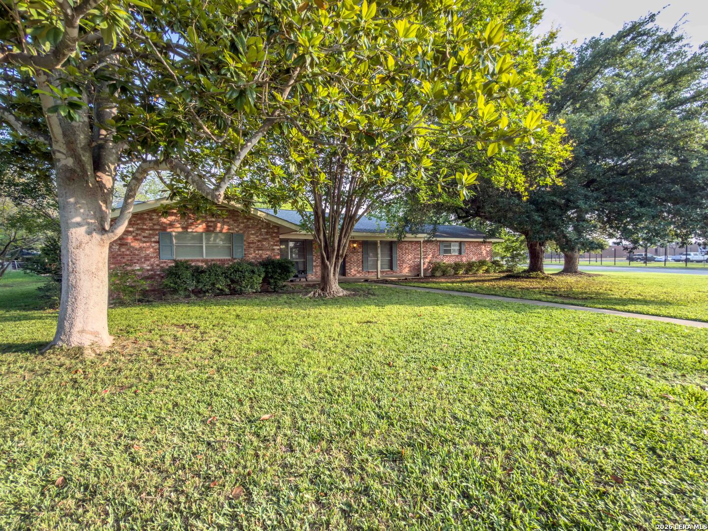 703 N Ashby Drive Uvalde TX 78801