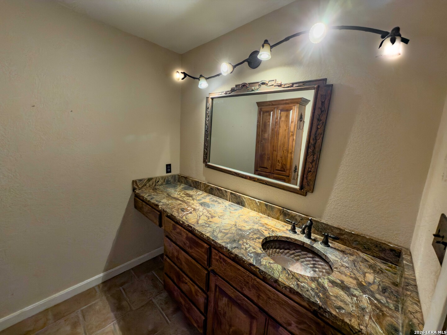 703 N Ashby Drive Uvalde TX 78801