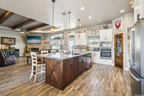 121 Westfield Landing La Vernia TX 78121
