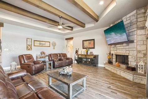 121 Westfield Landing La Vernia TX 78121