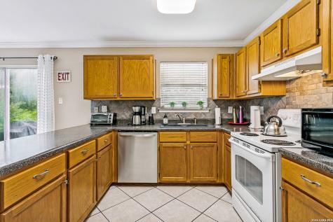 704 Leopard Hollow San Antonio TX 78251