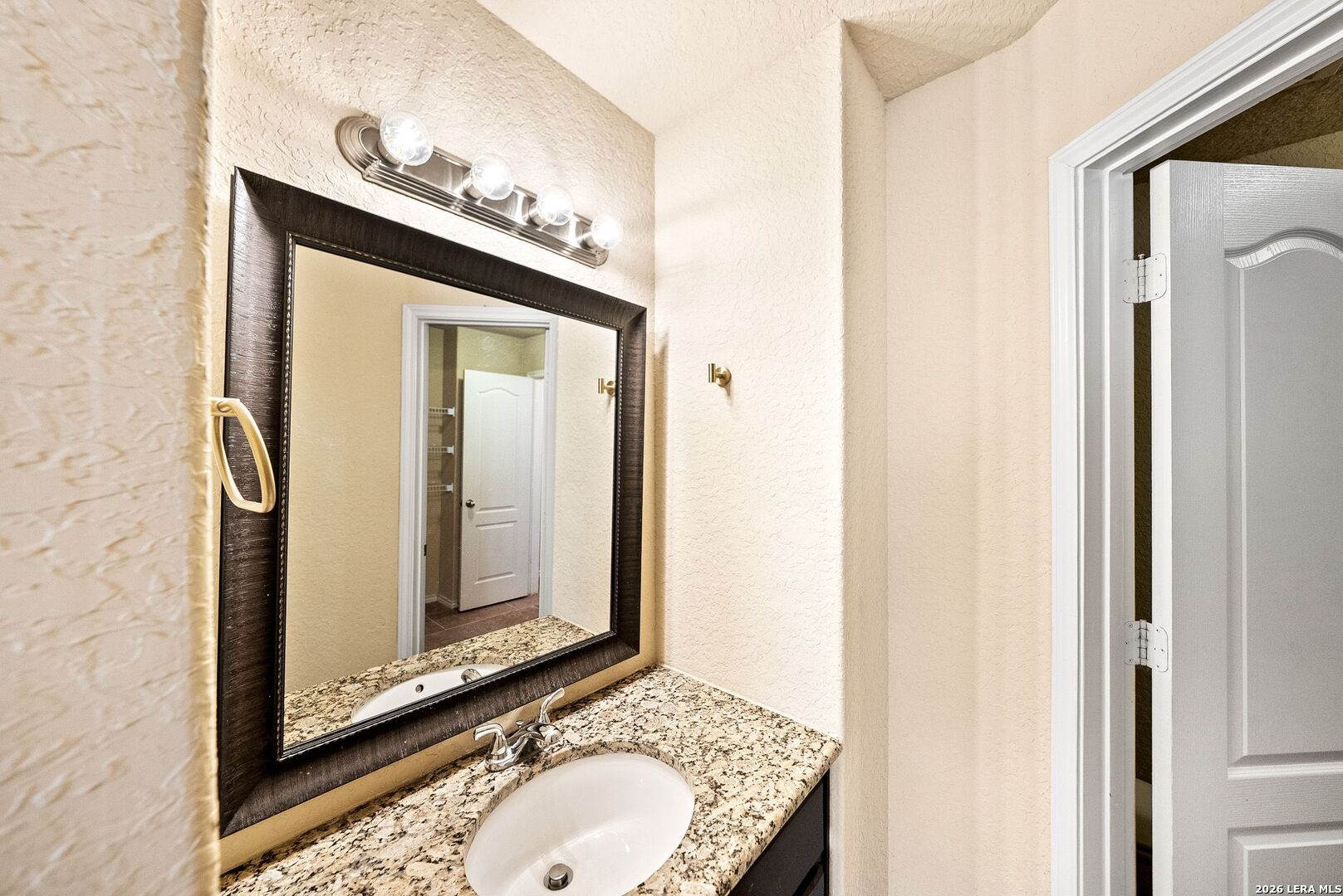 1631 Badger Wolf San Antonio TX 78245