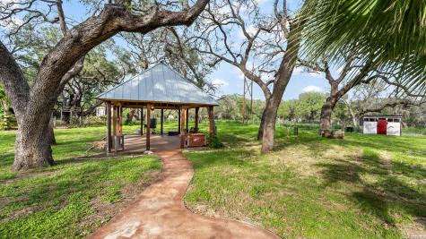 114 Massad Drive Pleasanton TX 78064