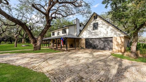 114 Massad Drive Pleasanton TX 78064