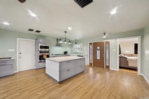 6534 Hoofs San Antonio TX 78240