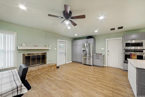 6534 Hoofs San Antonio TX 78240
