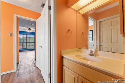 5421 Lockhill San Antonio TX 78240