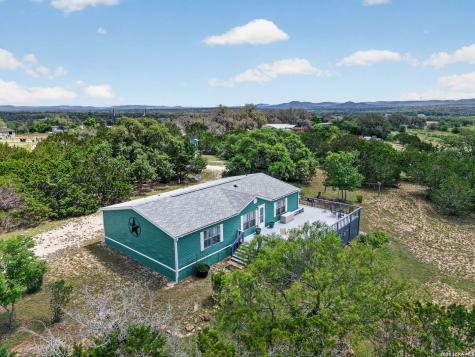 1721 Lakeshore Drive N Bandera TX 78003