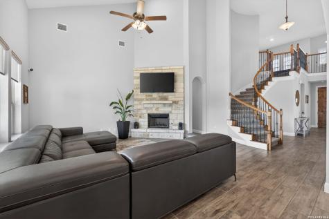 107 Lilly Bluff Castroville TX 78009