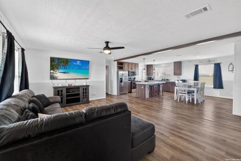 250 Cr 325 Jourdanton TX 78026