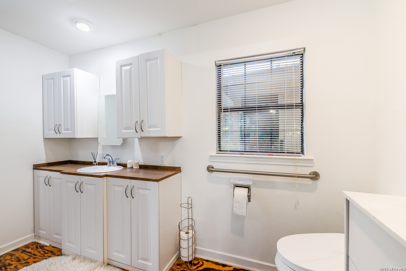 140 Hillcrest Luling TX 78648