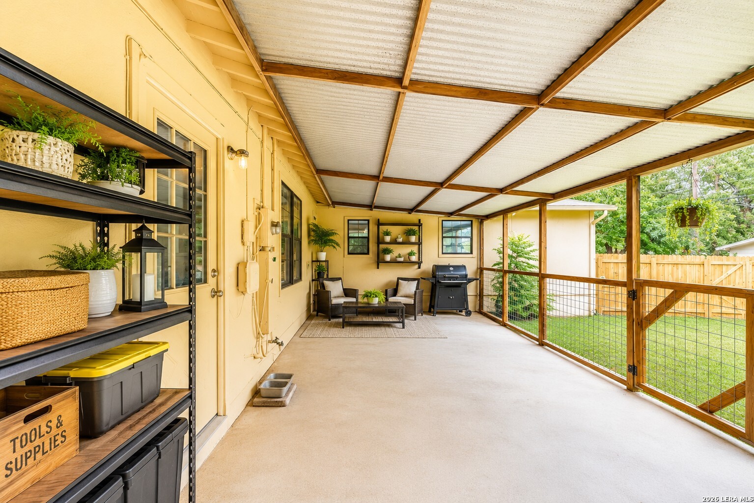 140 Hillcrest Luling TX 78648