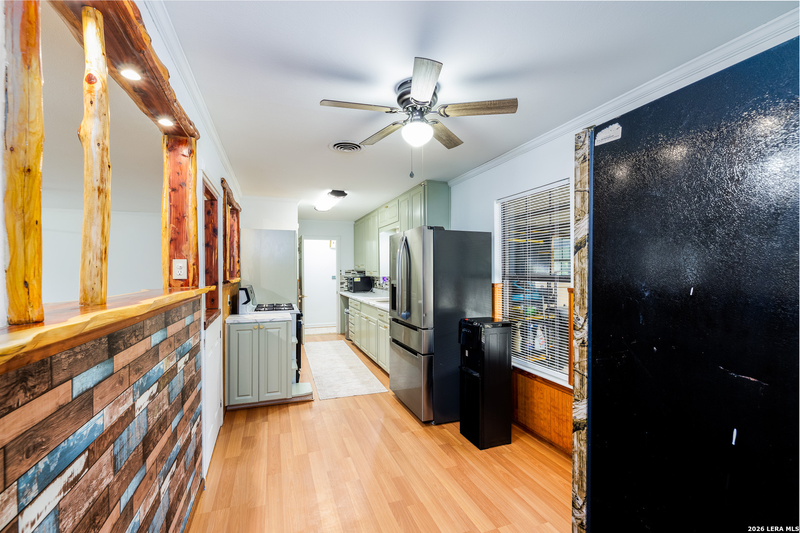 140 Hillcrest Luling TX 78648