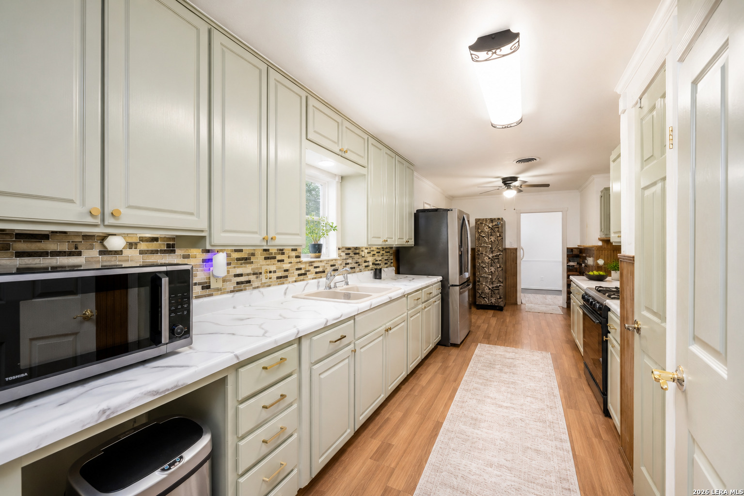 140 Hillcrest Luling TX 78648