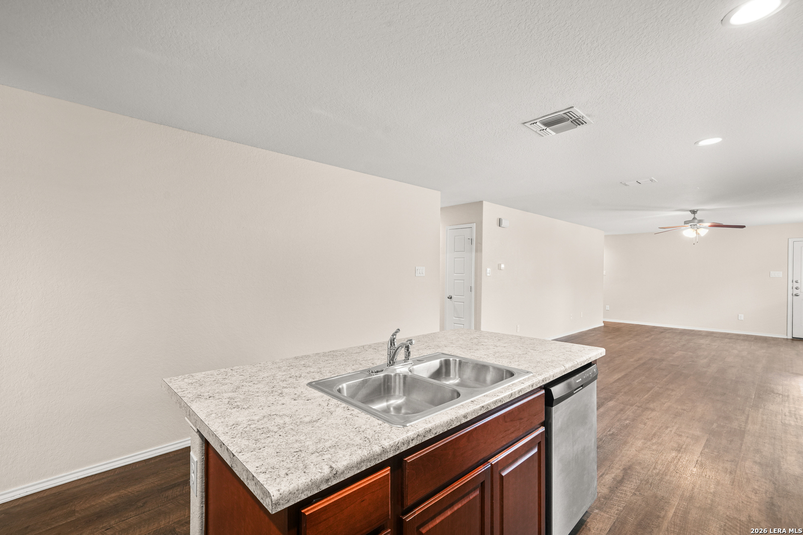 7419 Twin Pine Converse TX 78109