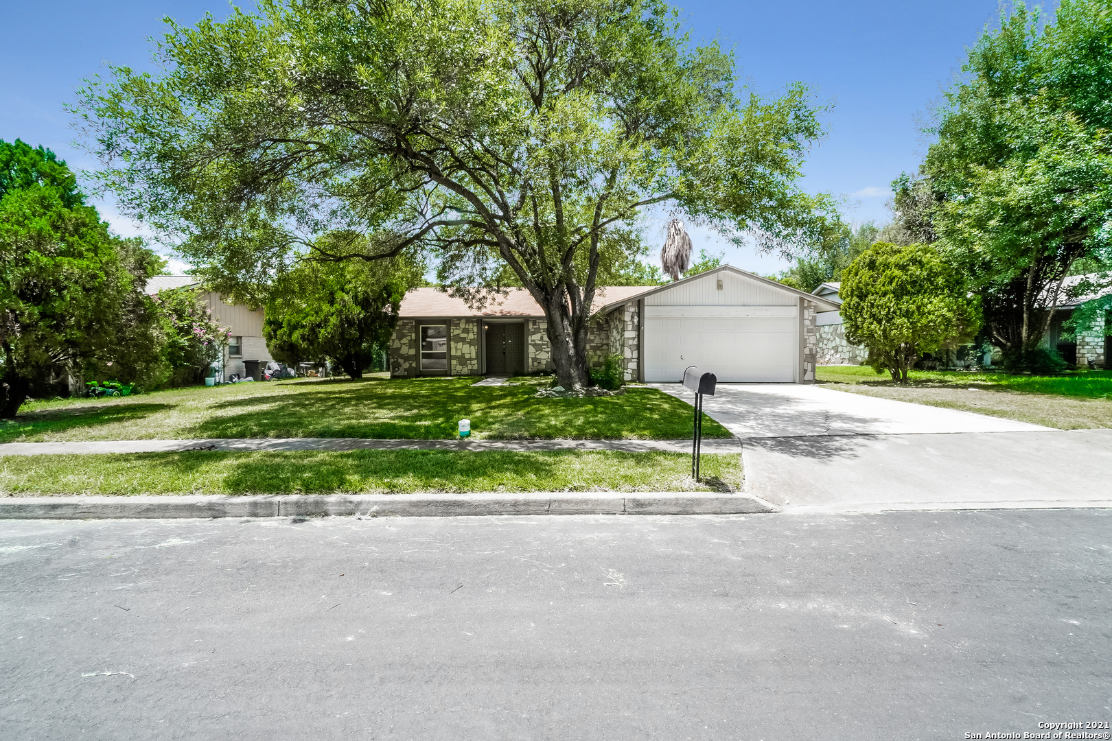 8723 Glen Bluff San Antonio TX 78239