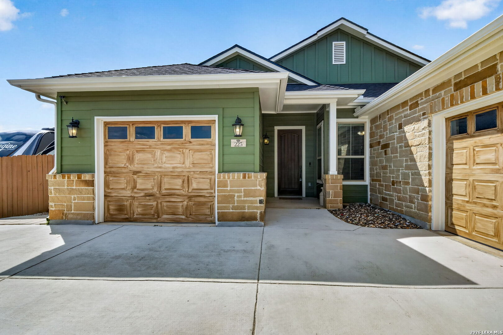 225 Iron Gate Pleasanton TX 78064