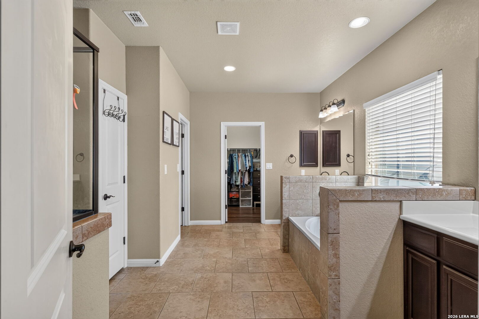 225 Iron Gate Pleasanton TX 78064