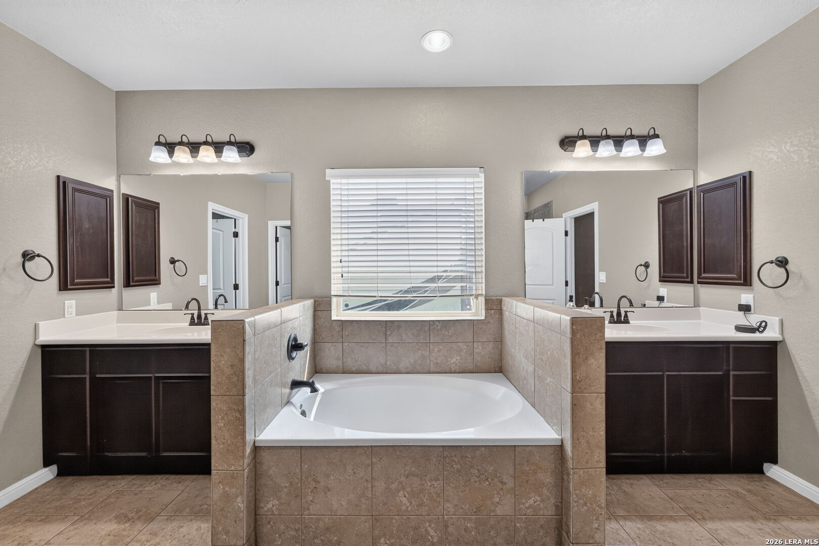 225 Iron Gate Pleasanton TX 78064