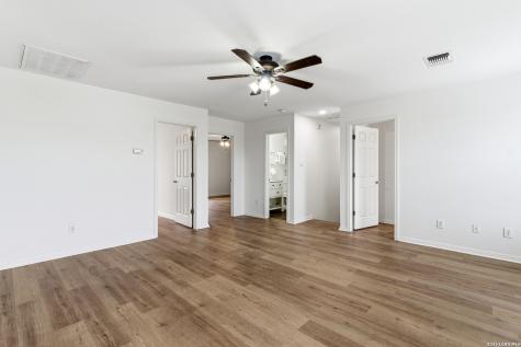 1006 Sutters Rim San Antonio TX 78258