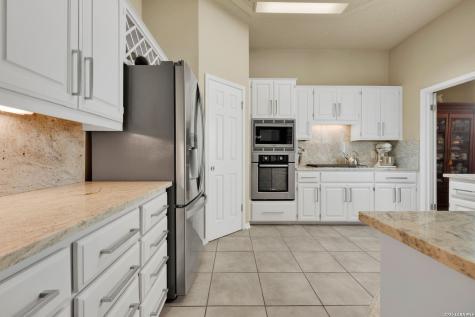 105 Village Path Castroville TX 78009