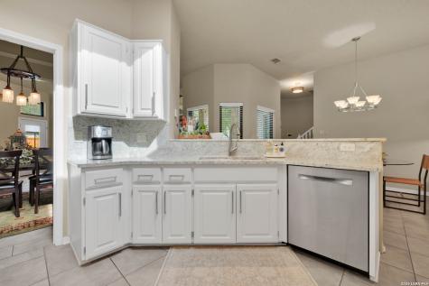 105 Village Path Castroville TX 78009