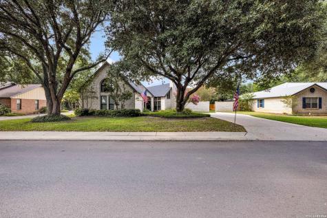 105 Village Path Castroville TX 78009