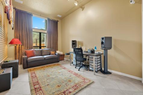105 Village Path Castroville TX 78009