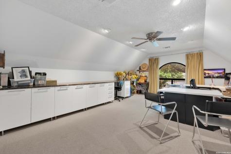 105 Village Path Castroville TX 78009
