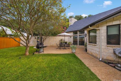 105 Village Path Castroville TX 78009