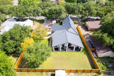 105 Village Path Castroville TX 78009