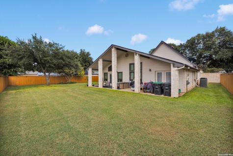 105 Village Path Castroville TX 78009
