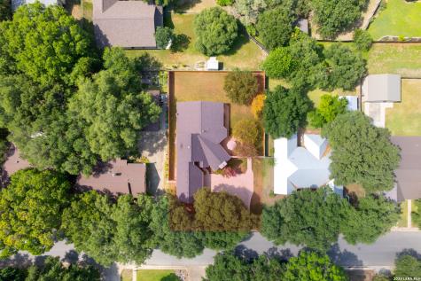 105 Village Path Castroville TX 78009
