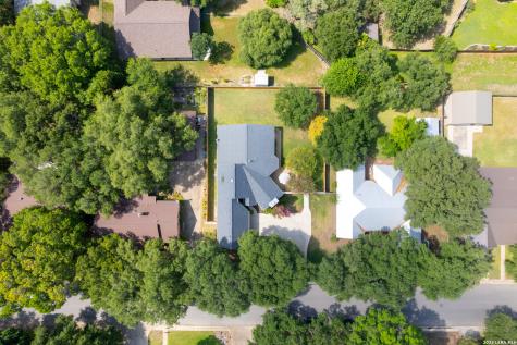 105 Village Path Castroville TX 78009