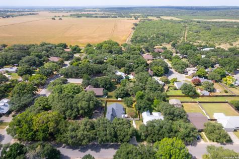 105 Village Path Castroville TX 78009