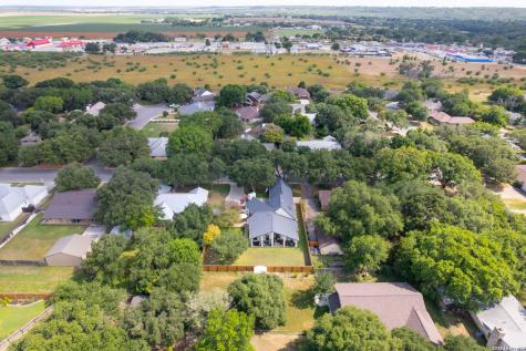105 Village Path Castroville TX 78009