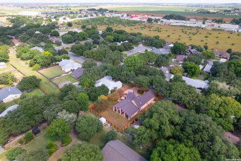 105 Village Path Castroville TX 78009