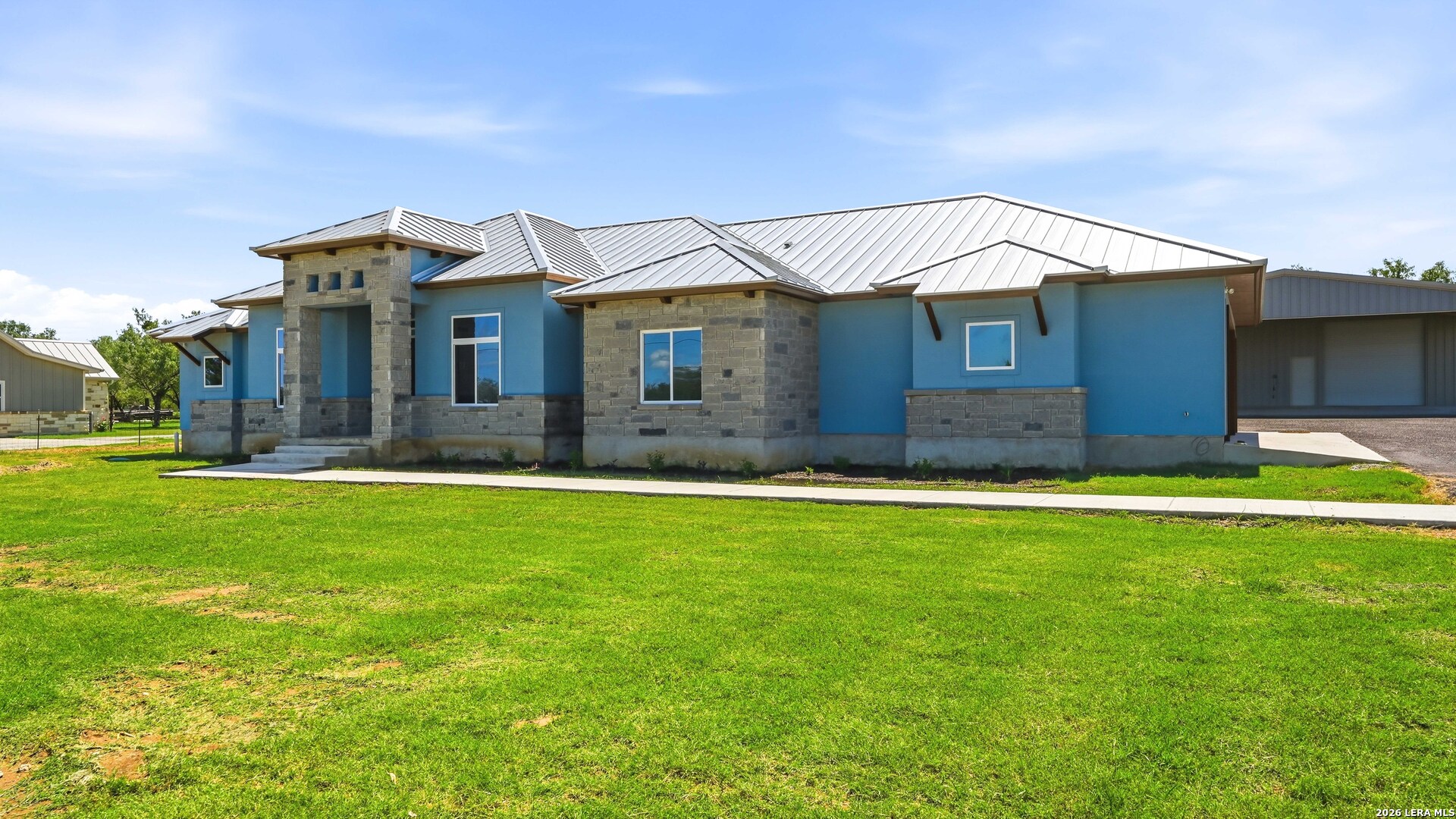 731 County Road 356 Adkins TX 78101