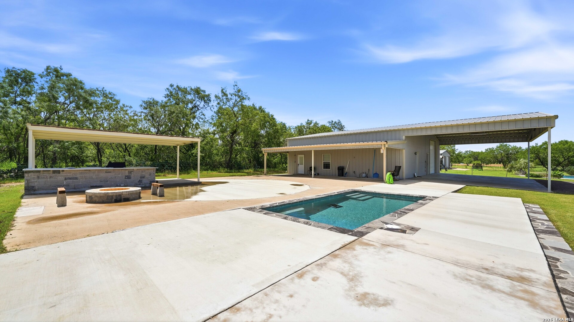 731 County Road 356 Adkins TX 78101
