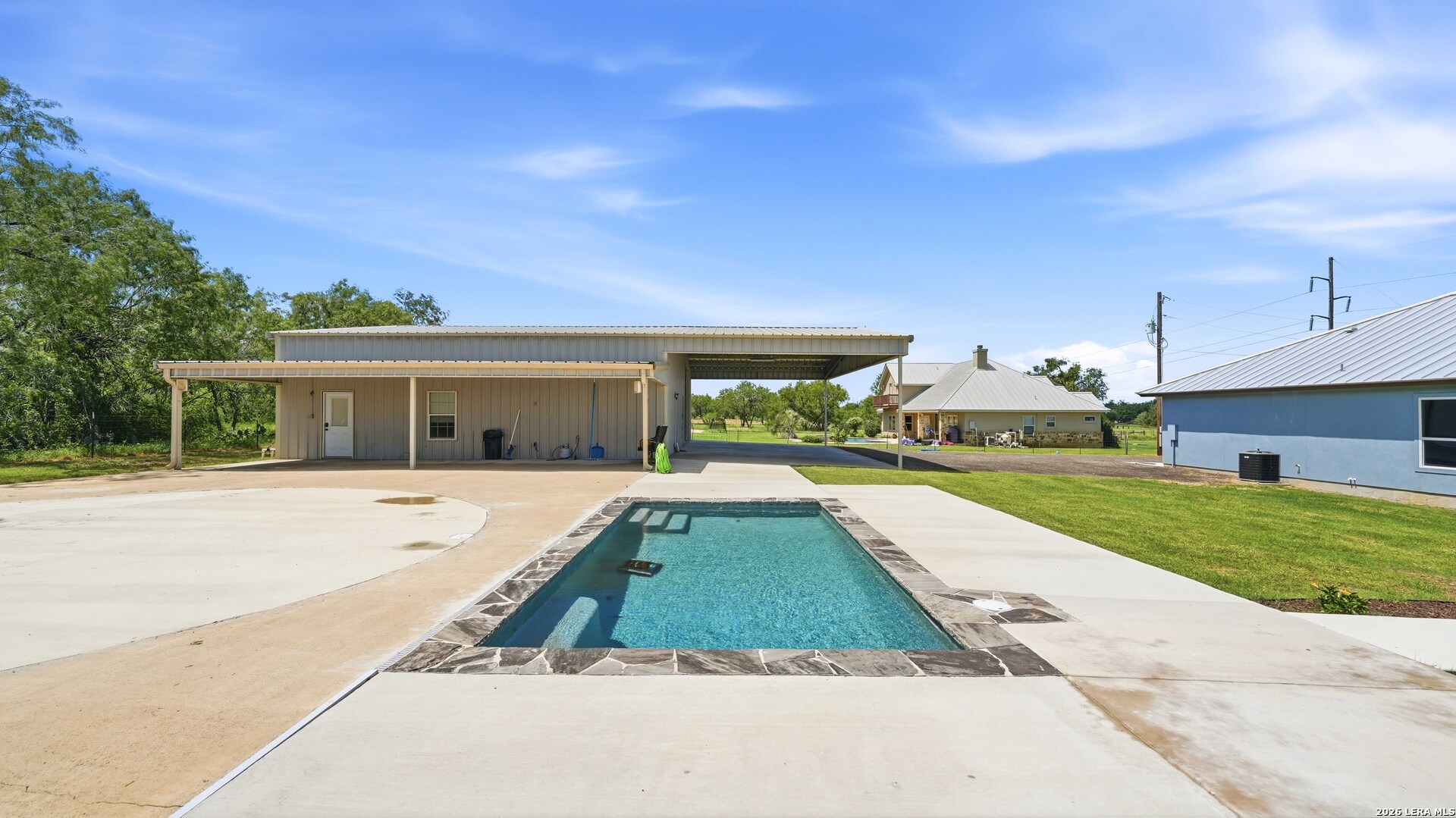 731 County Road 356 Adkins TX 78101