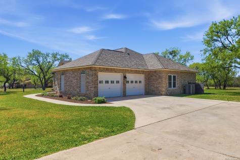 105 Old Campbell Road Seguin TX 78155