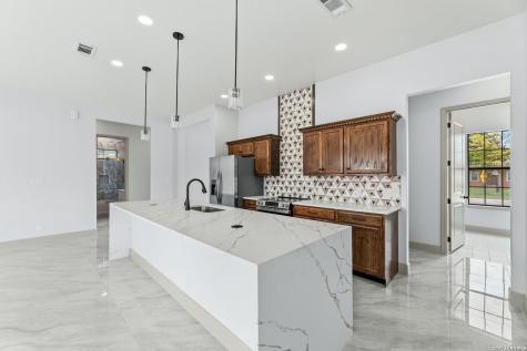 8220 Alton Boulevard Selma TX 78154