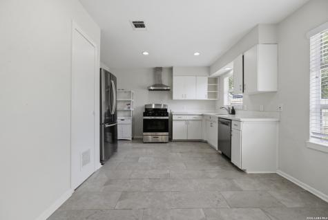 323 Basswood Drive San Antonio TX 78213
