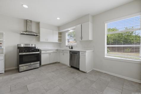 323 Basswood Drive San Antonio TX 78213