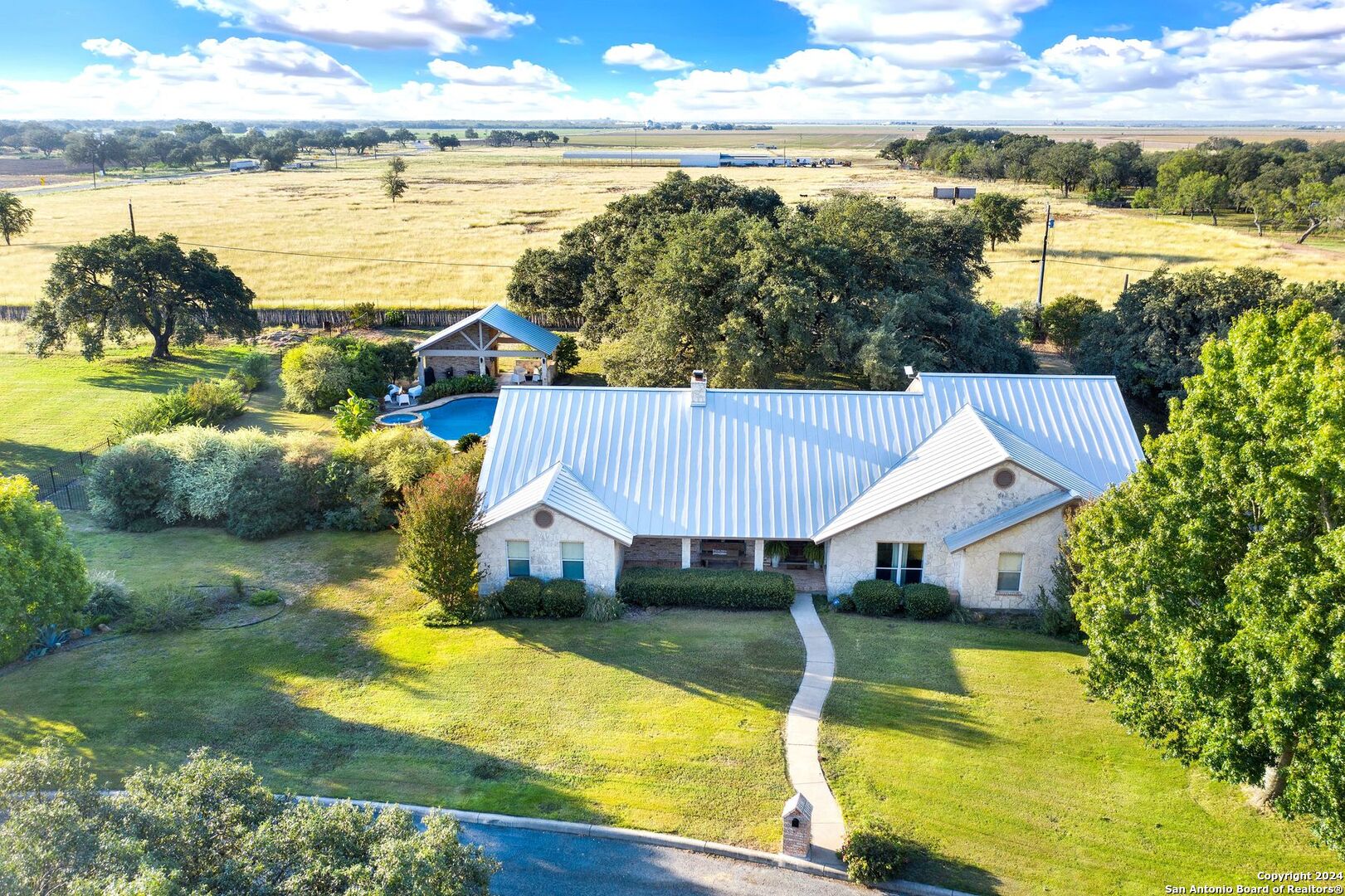 208 County Road 4325 Hondo TX 78861
