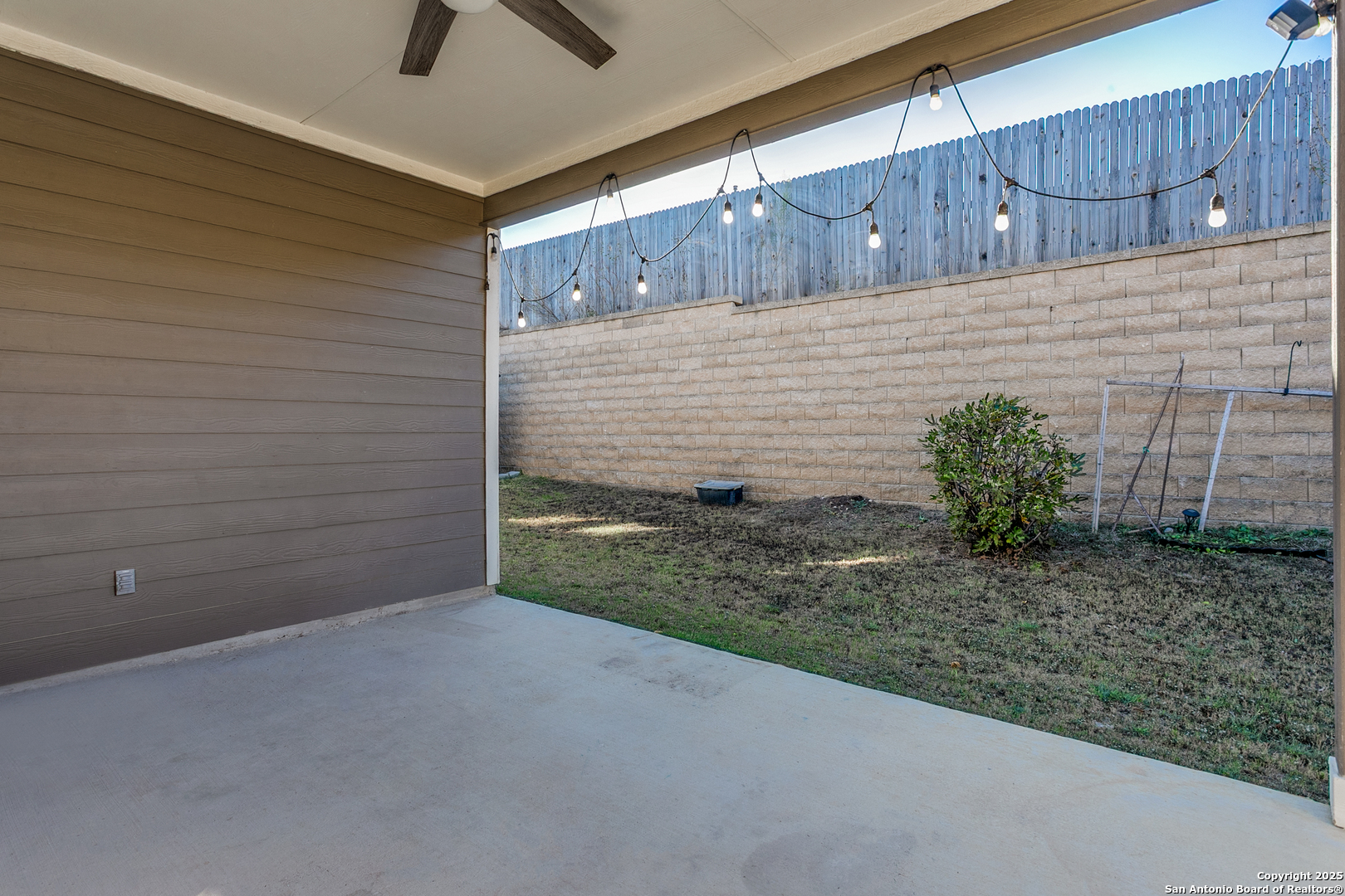 12445 Vista Rim San Antonio TX 78233