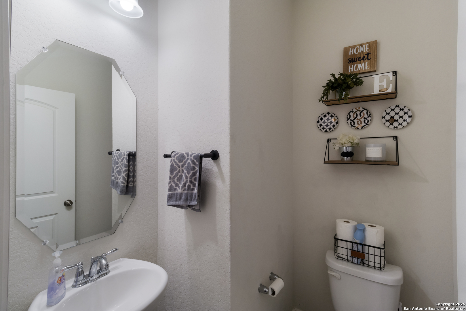 6658 Bowie Schertz TX 78108