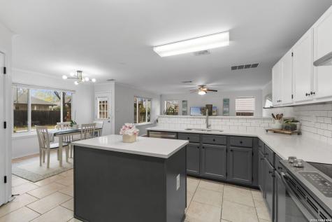 11911 Ghostbridge Helotes TX 78023