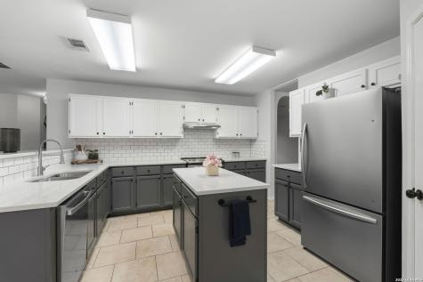 11911 Ghostbridge Helotes TX 78023