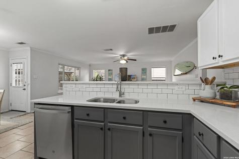 11911 Ghostbridge Helotes TX 78023